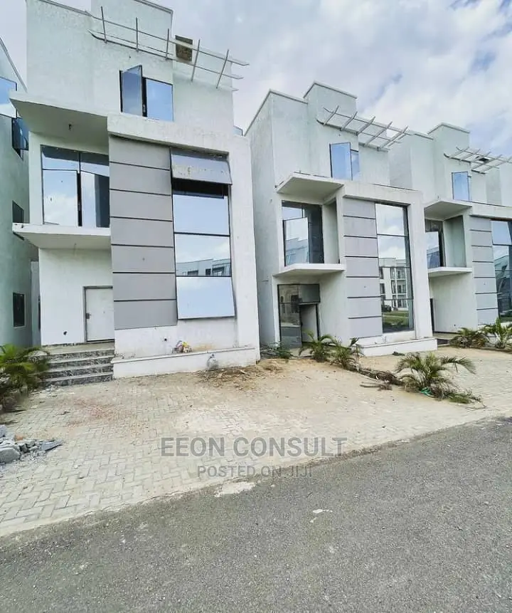 5bdrm Duplex in Dawaki for sale