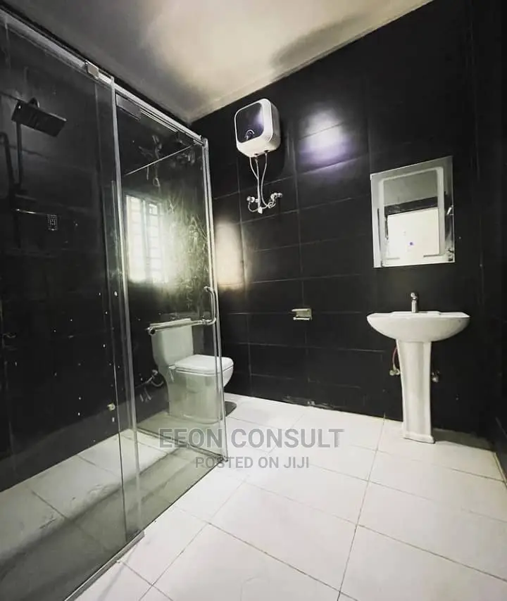 5bdrm Duplex in Dawaki for sale
