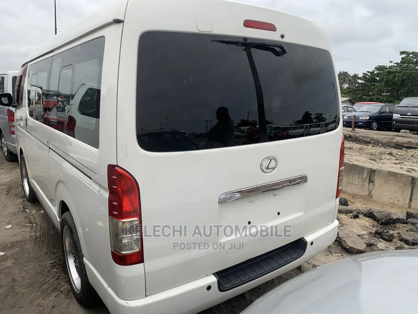 Toyota HiAce 2016 White