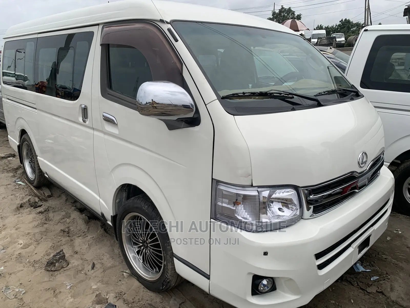 Toyota HiAce 2016 White