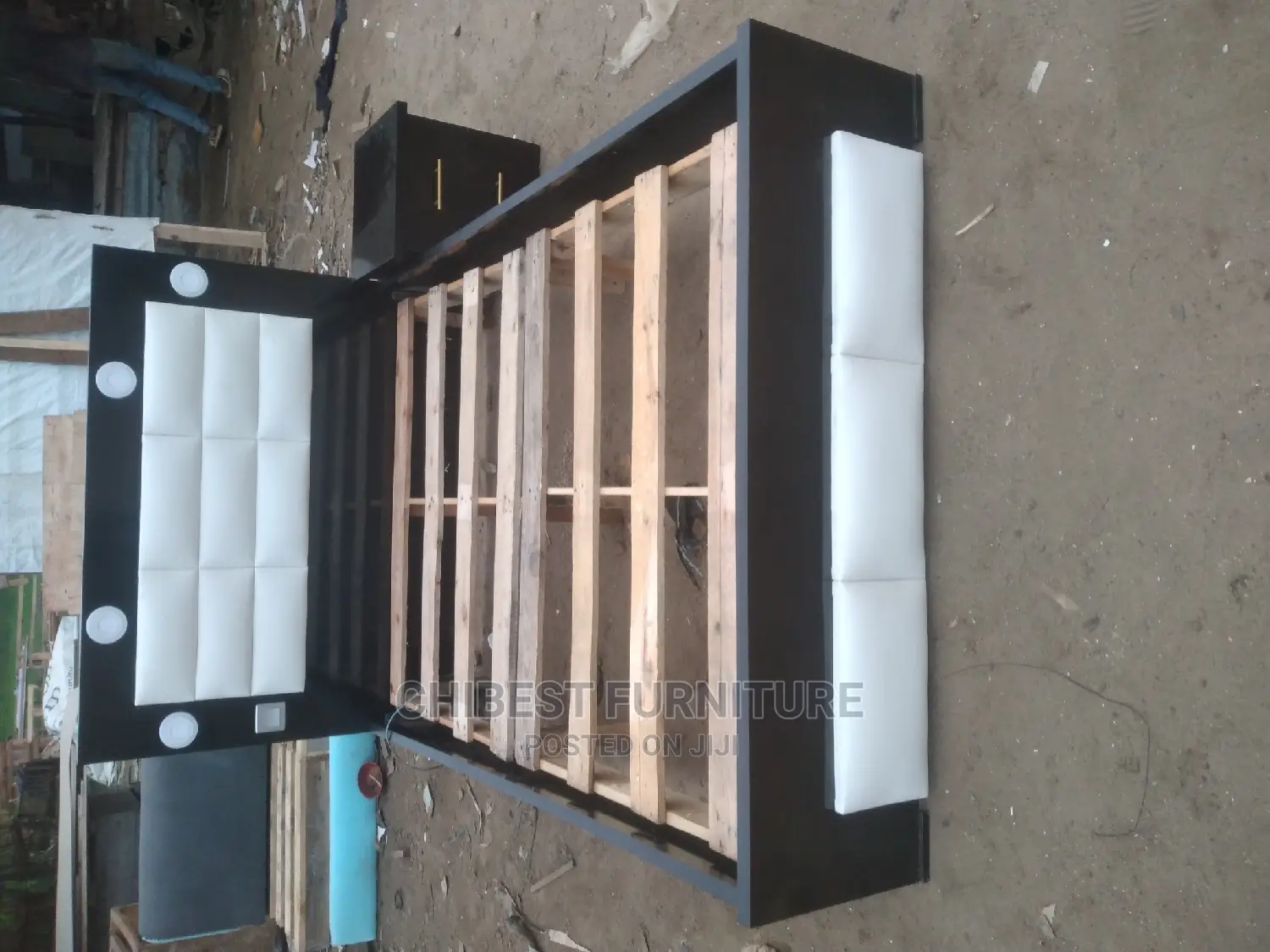 Quality 4.5by6 Upholstery Bed With Light