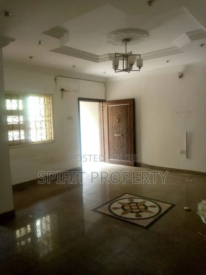 3bdrm Apartment in Magodo Phase 2 for rent