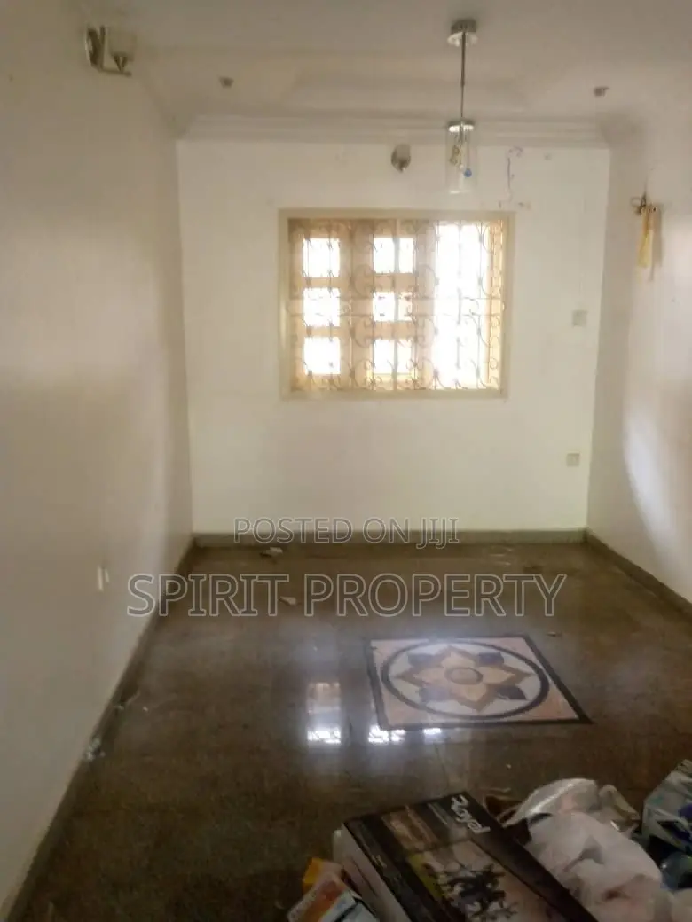 3bdrm Apartment in Magodo Phase 2 for rent