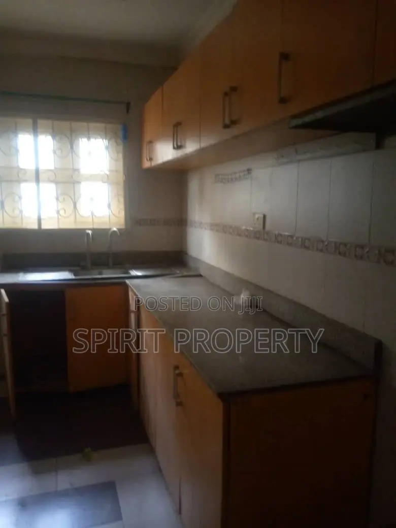 3bdrm Apartment in Magodo Phase 2 for rent