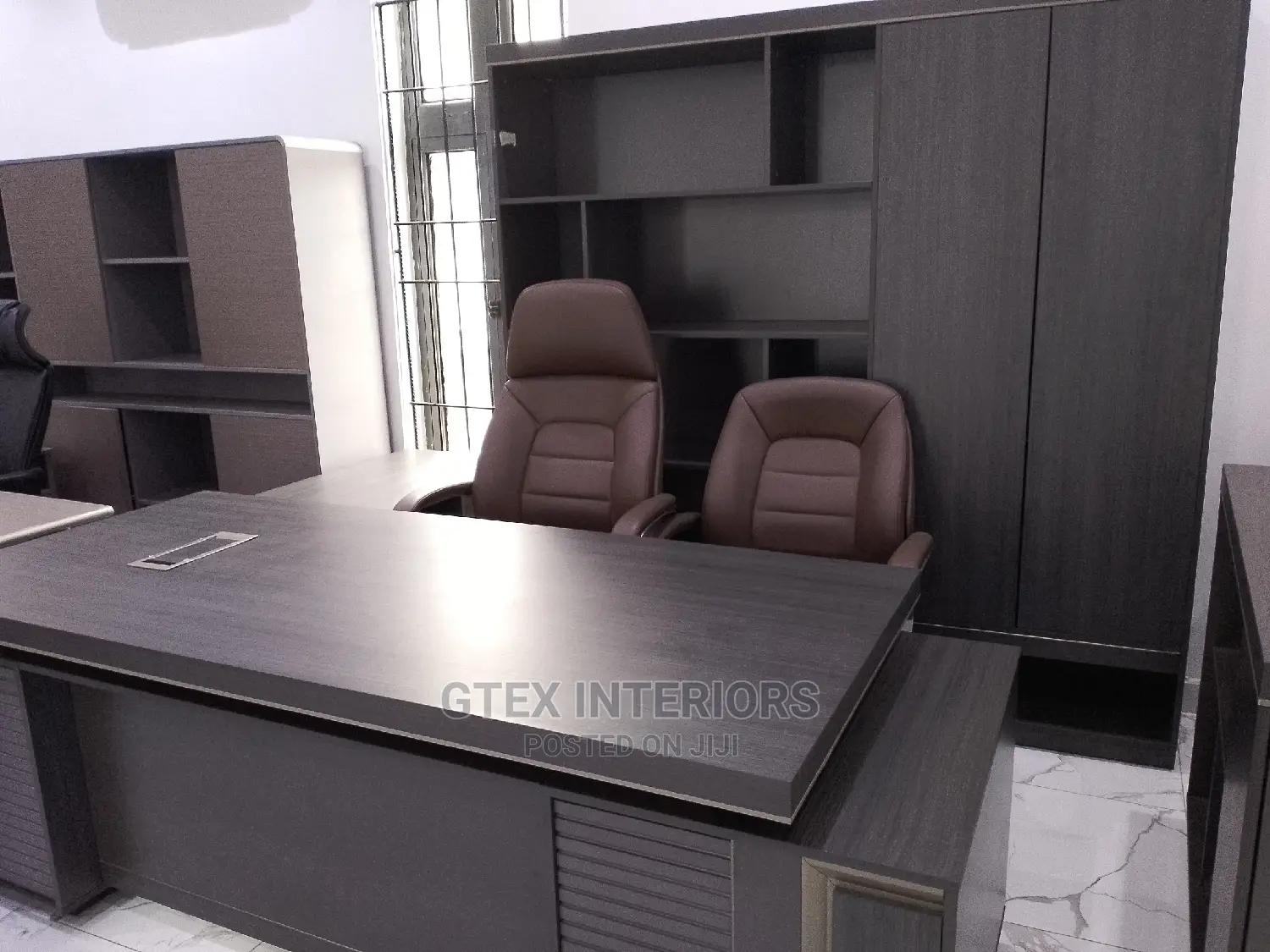 Quality Executive L-Shaped Wooden Office Table With Drawers.