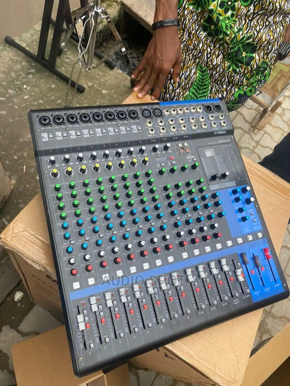 16 Channels Yamaha Console Mixer (Mg16xu)