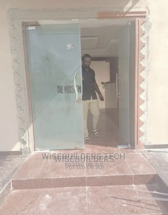 10mm Tampared Glass Door
