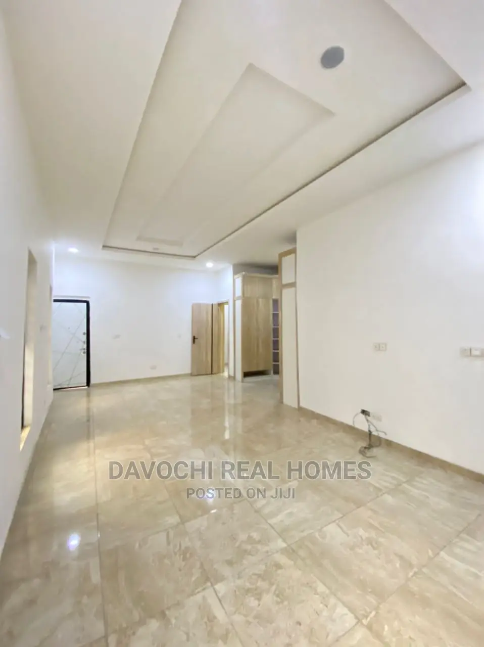 5bdrm Duplex in Chevron Drive, Lekki for sale