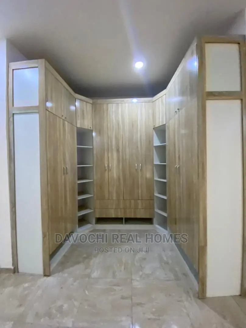 5bdrm Duplex in Chevron Drive, Lekki for sale