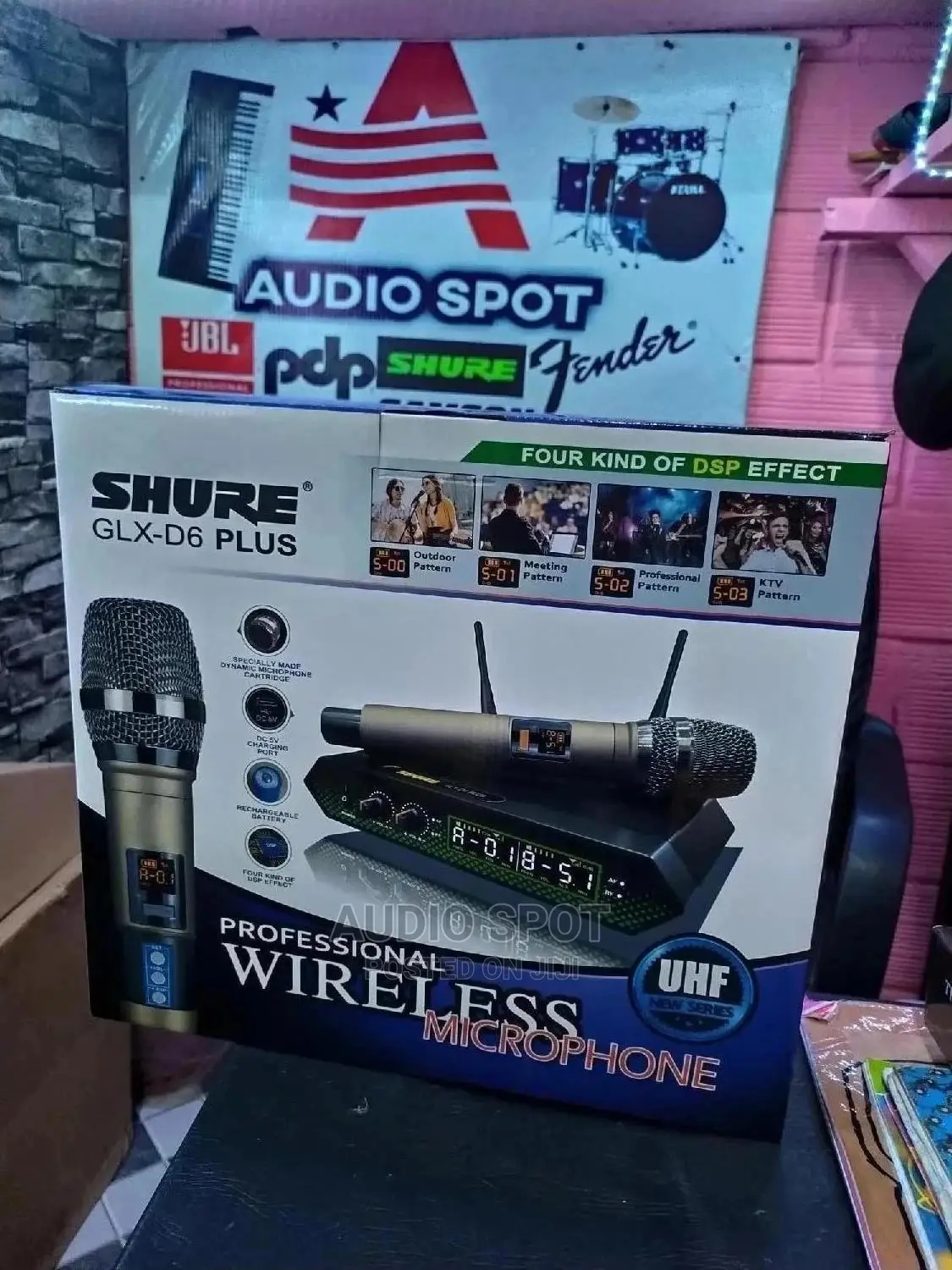 SHURE GLX-D6 Plus Professional Wireless Microphone