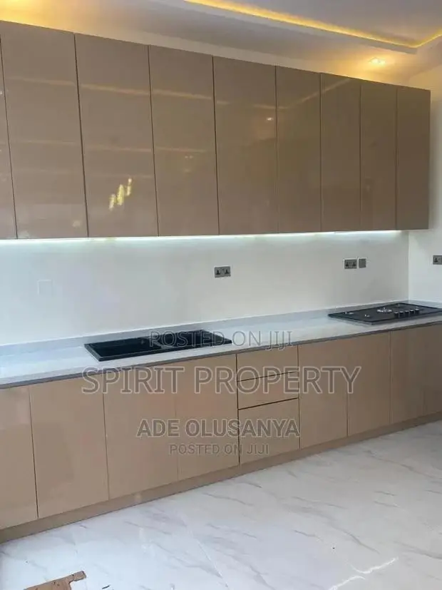 Furnished 6bdrm Maisonette in Magodo for Sale