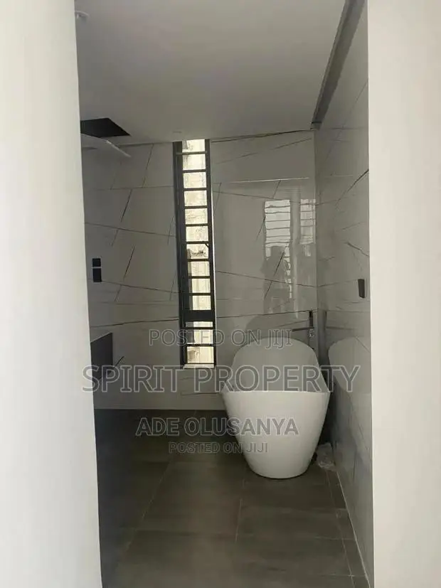 Furnished 6bdrm Maisonette in Magodo for Sale