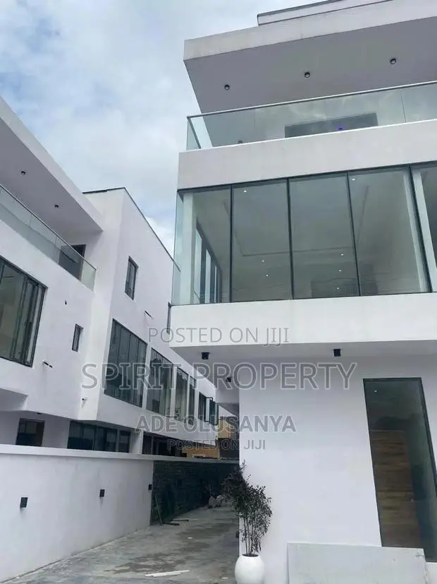 Furnished 6bdrm Maisonette in Magodo for Sale