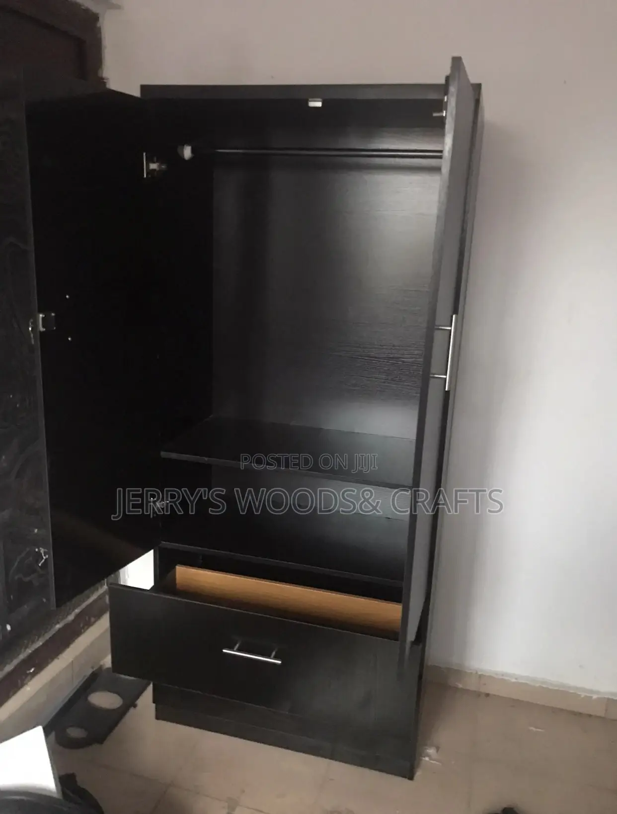32 Inches Wardrobe