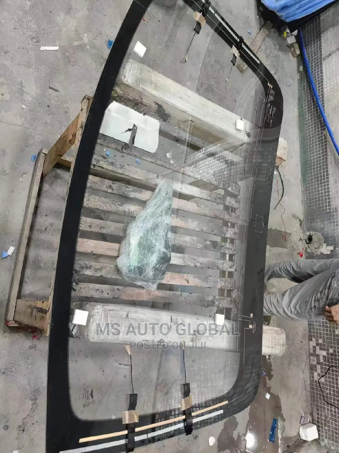 Bentley Back Windscreen