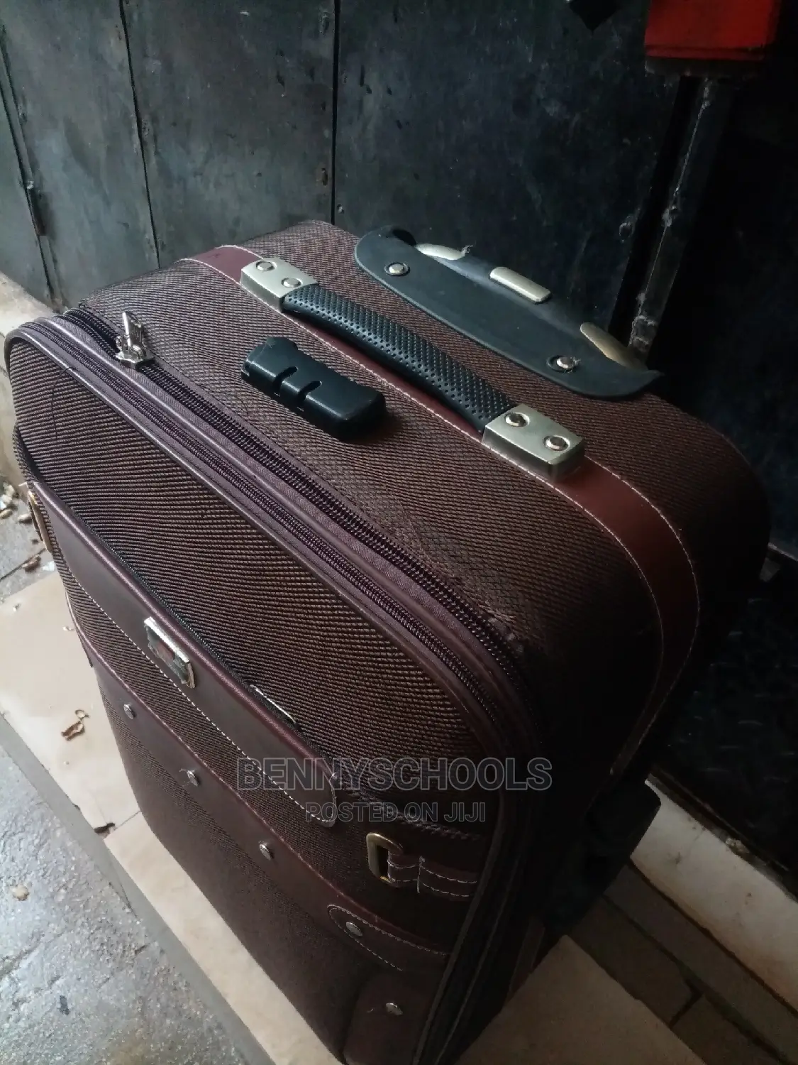 Medium Brown Lightweight Traveling Luggage Box