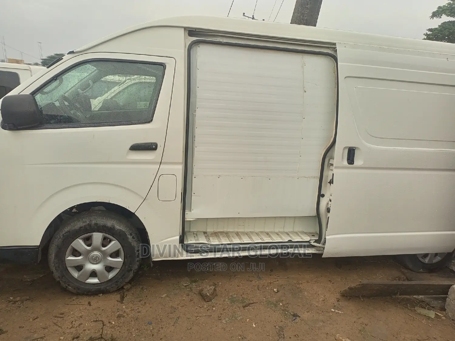 Toyota HiAce 2014 White