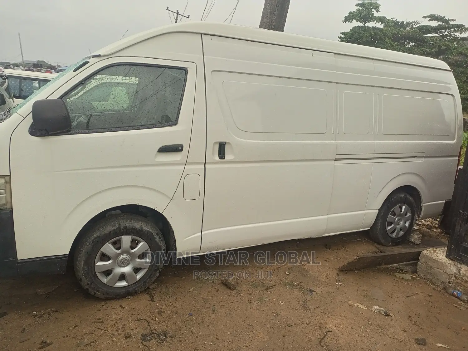 Toyota HiAce 2014 White