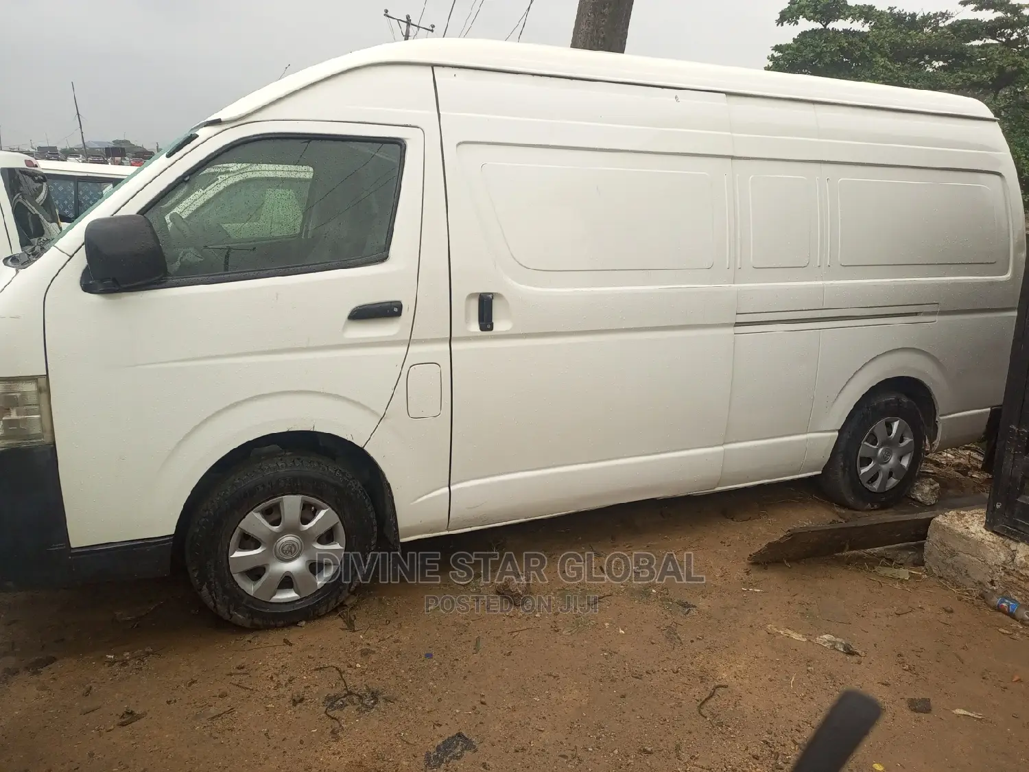 Toyota HiAce 2014 White