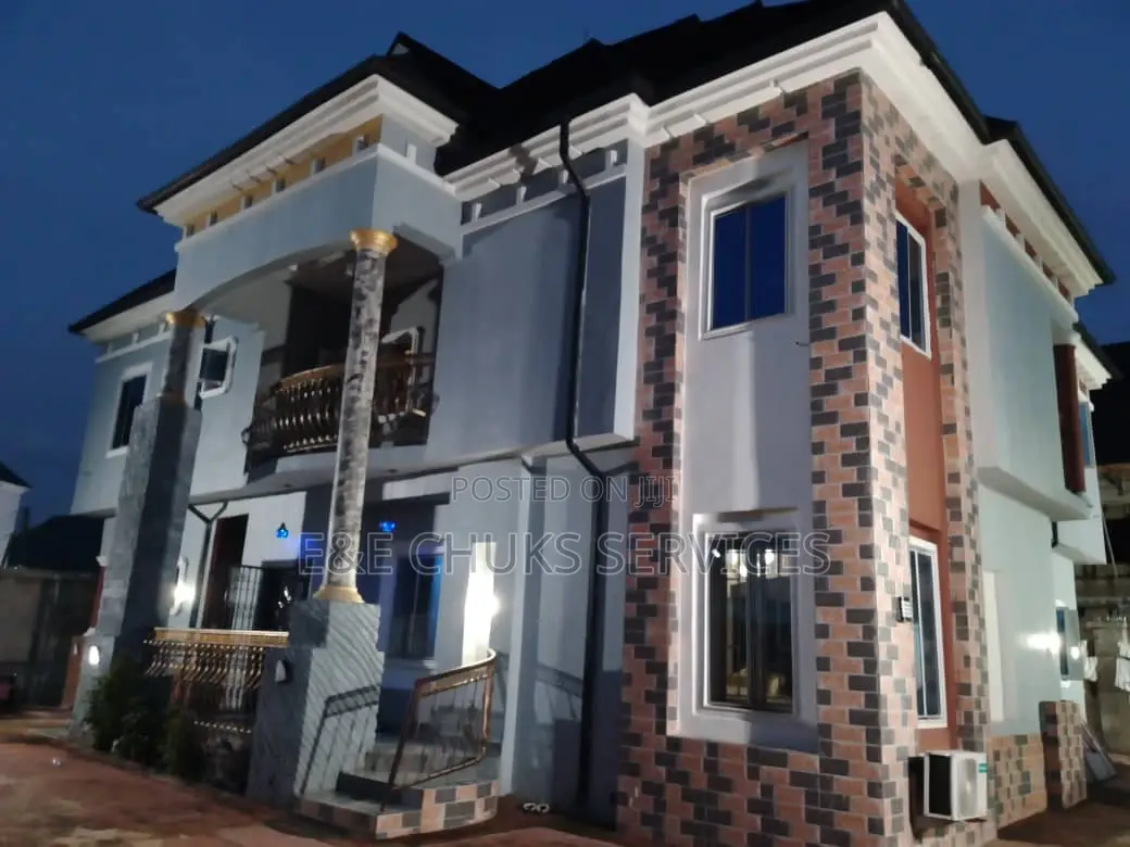 6bdrm Duplex in Obio-Akpor for sale