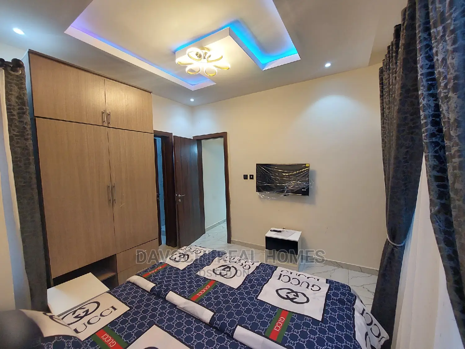 Furnished 1bdrm Block of Flats in Lekki Phase 2 for sale