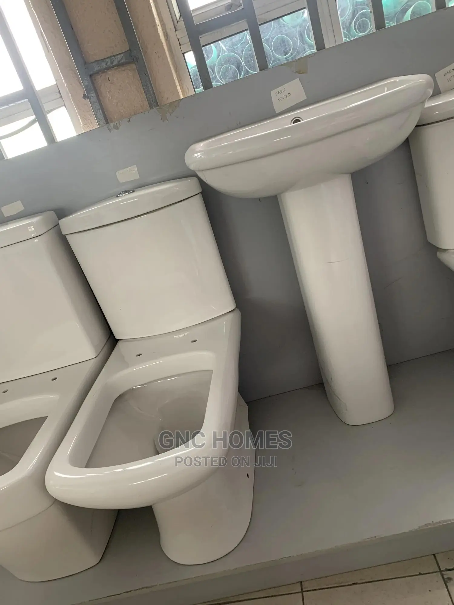 Quality Top Flush Ceramic Water Closet.