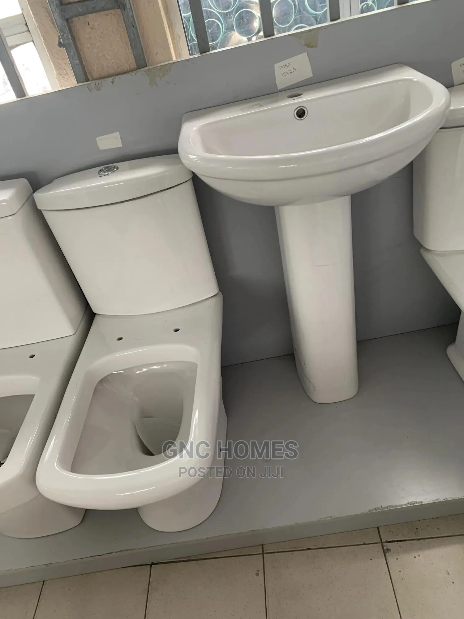 Quality Top Flush Ceramic Water Closet.