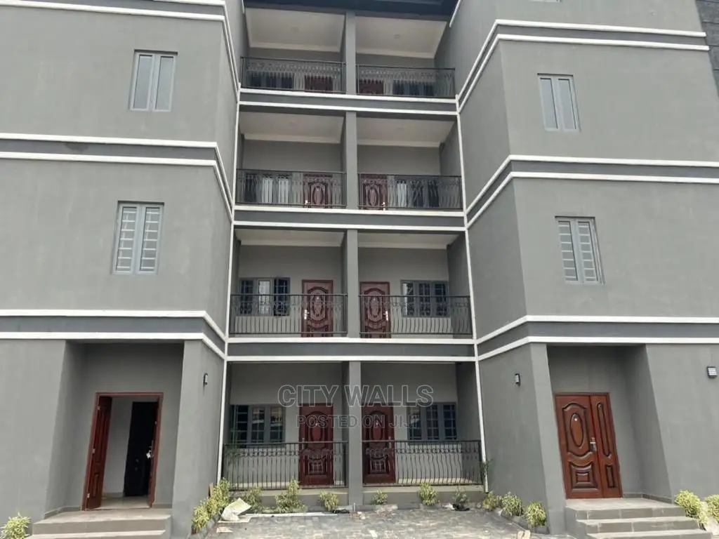 3bdrm Block of Flats in Lekki Phase 1 for rent