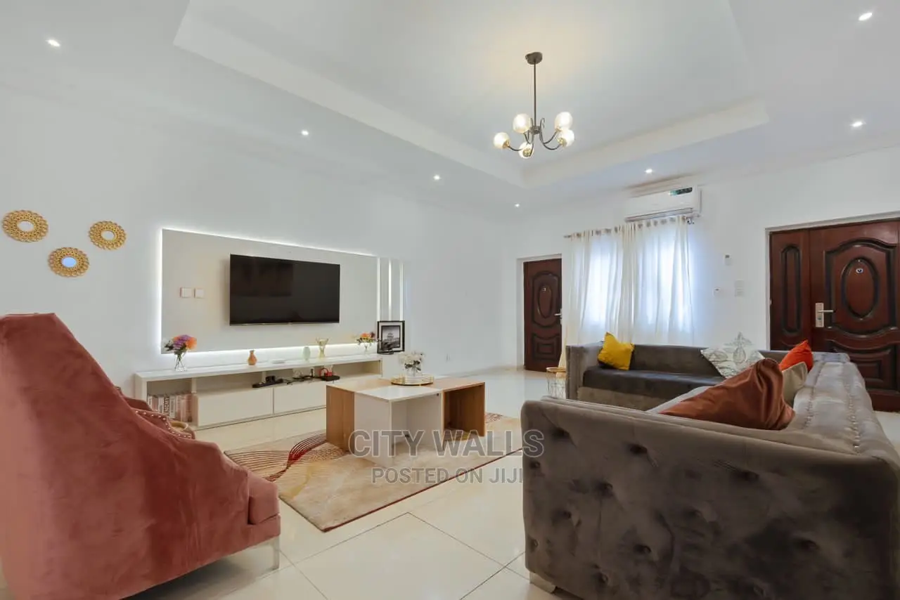 3bdrm Block of Flats in Lekki Phase 1 for rent