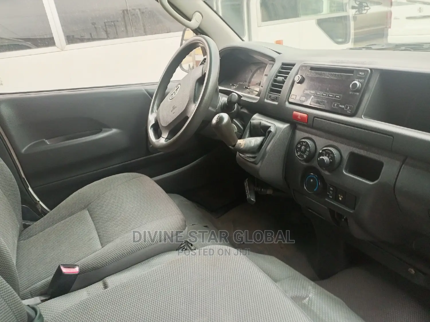 Toyota HiAce 2015 White