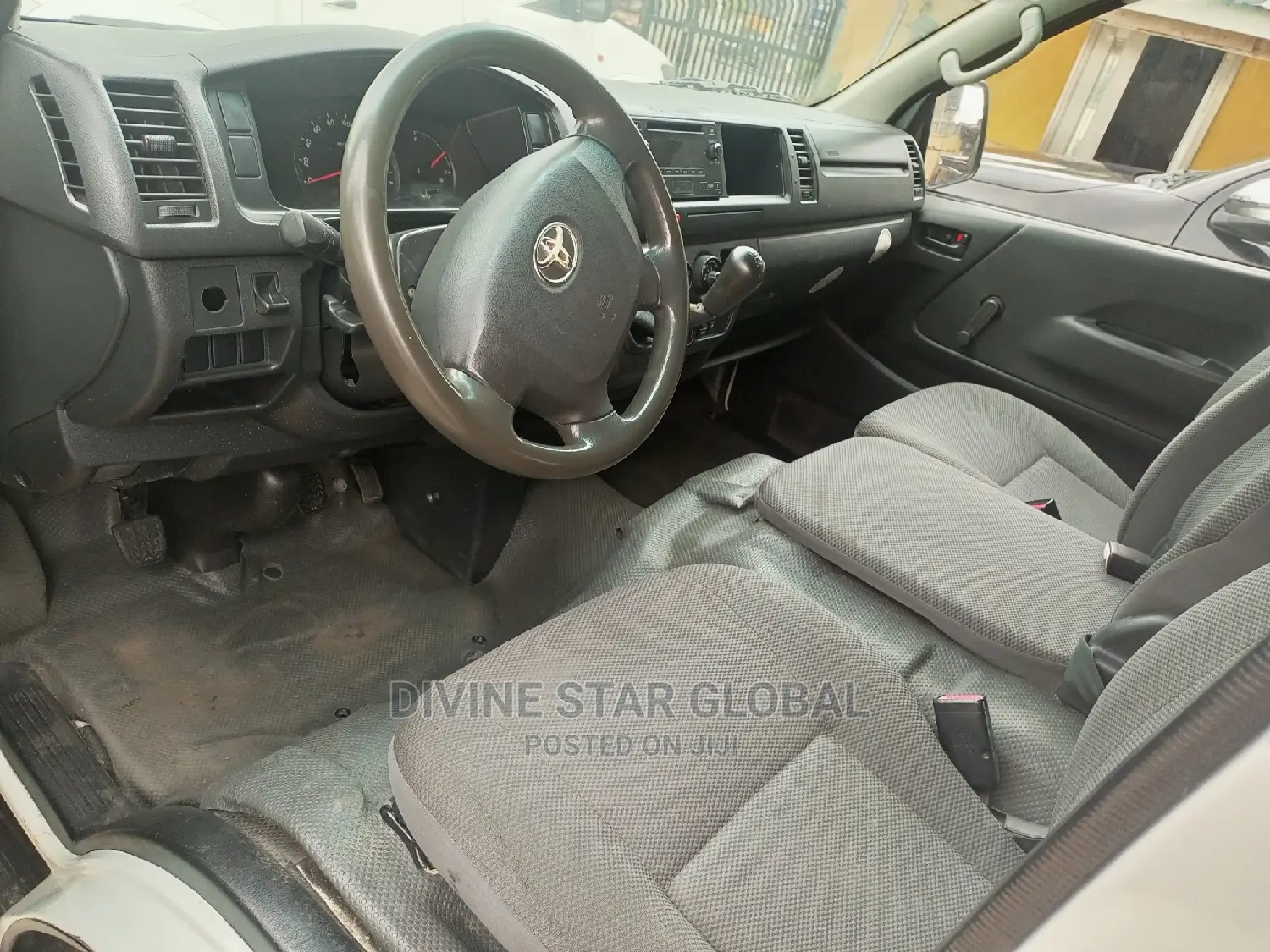 Toyota HiAce 2015 White