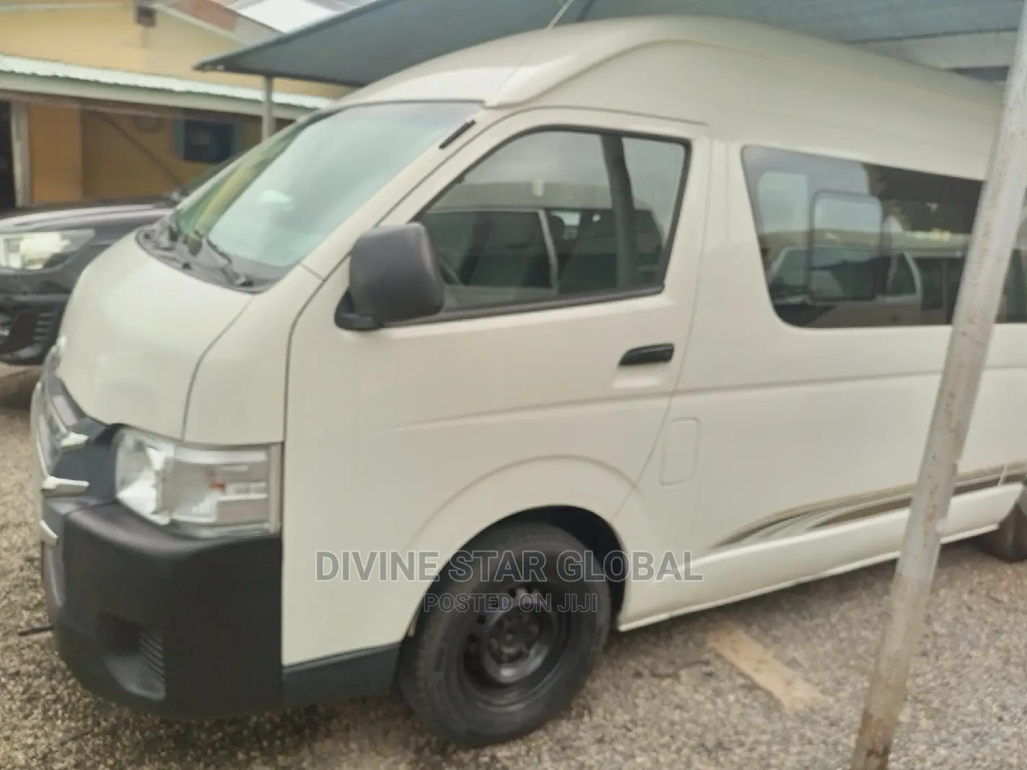 Toyota HiAce 2015 White