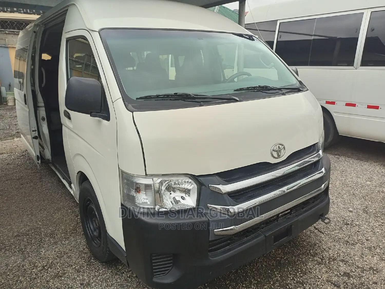 Toyota HiAce 2015 White