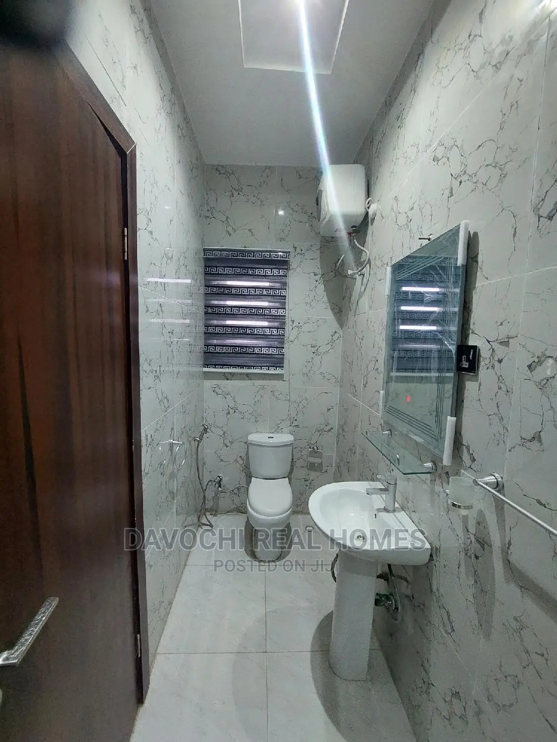 Furnished 1bdrm Block of Flats in Lekki Phase 2 for sale