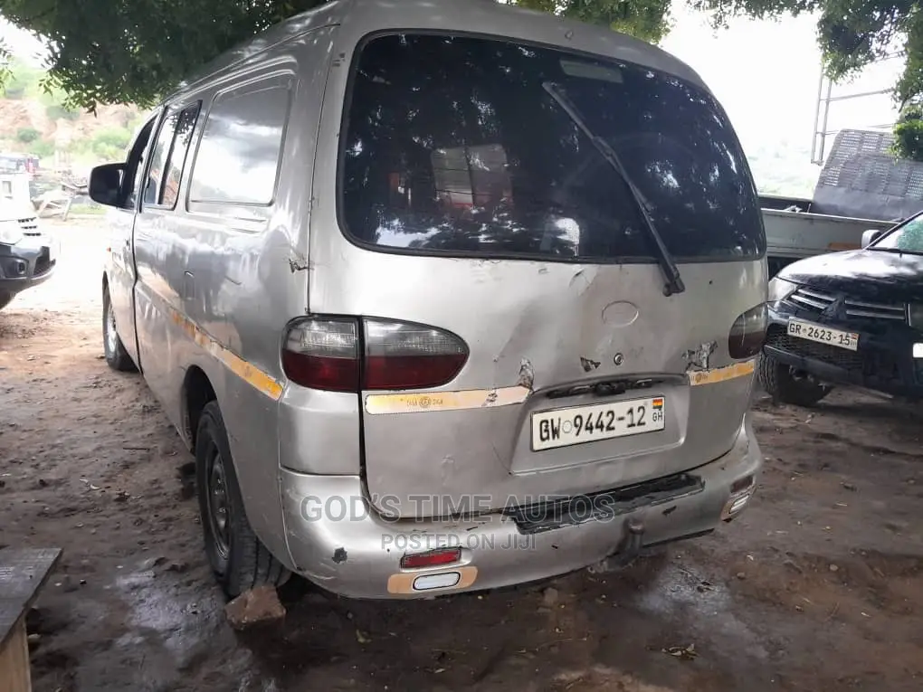 Hyundai H1-Bus Diesel Engine