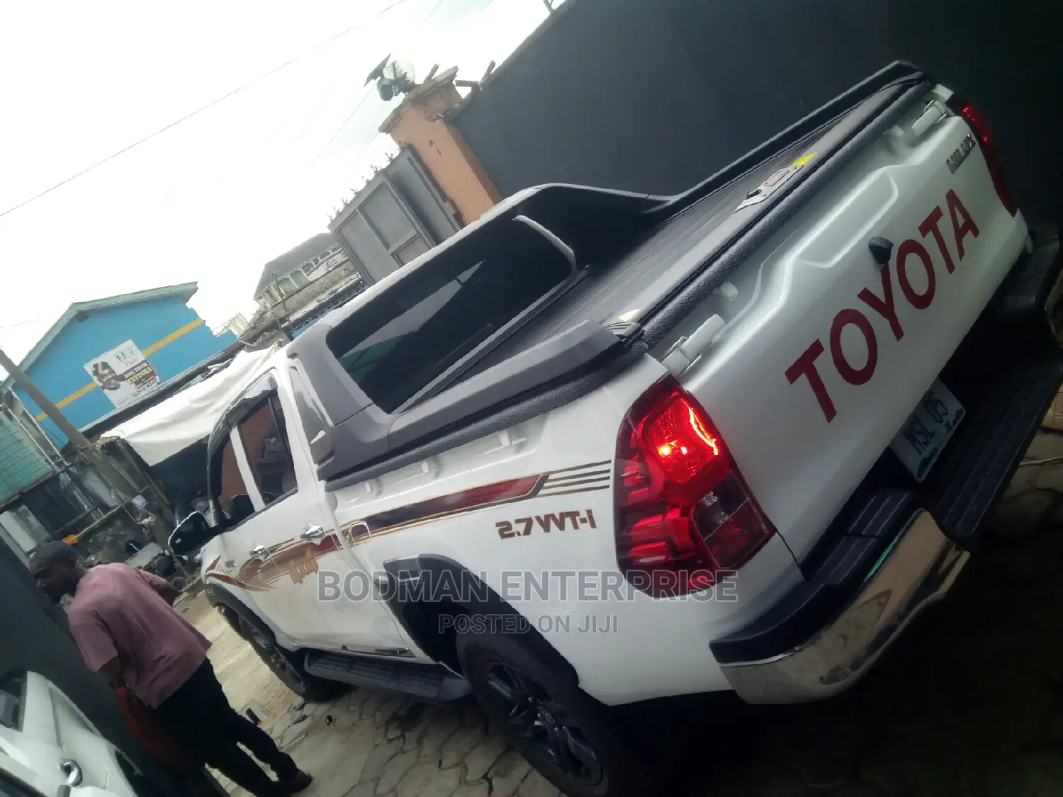 Hilux Boot Cover Rolling With Spoiler *=