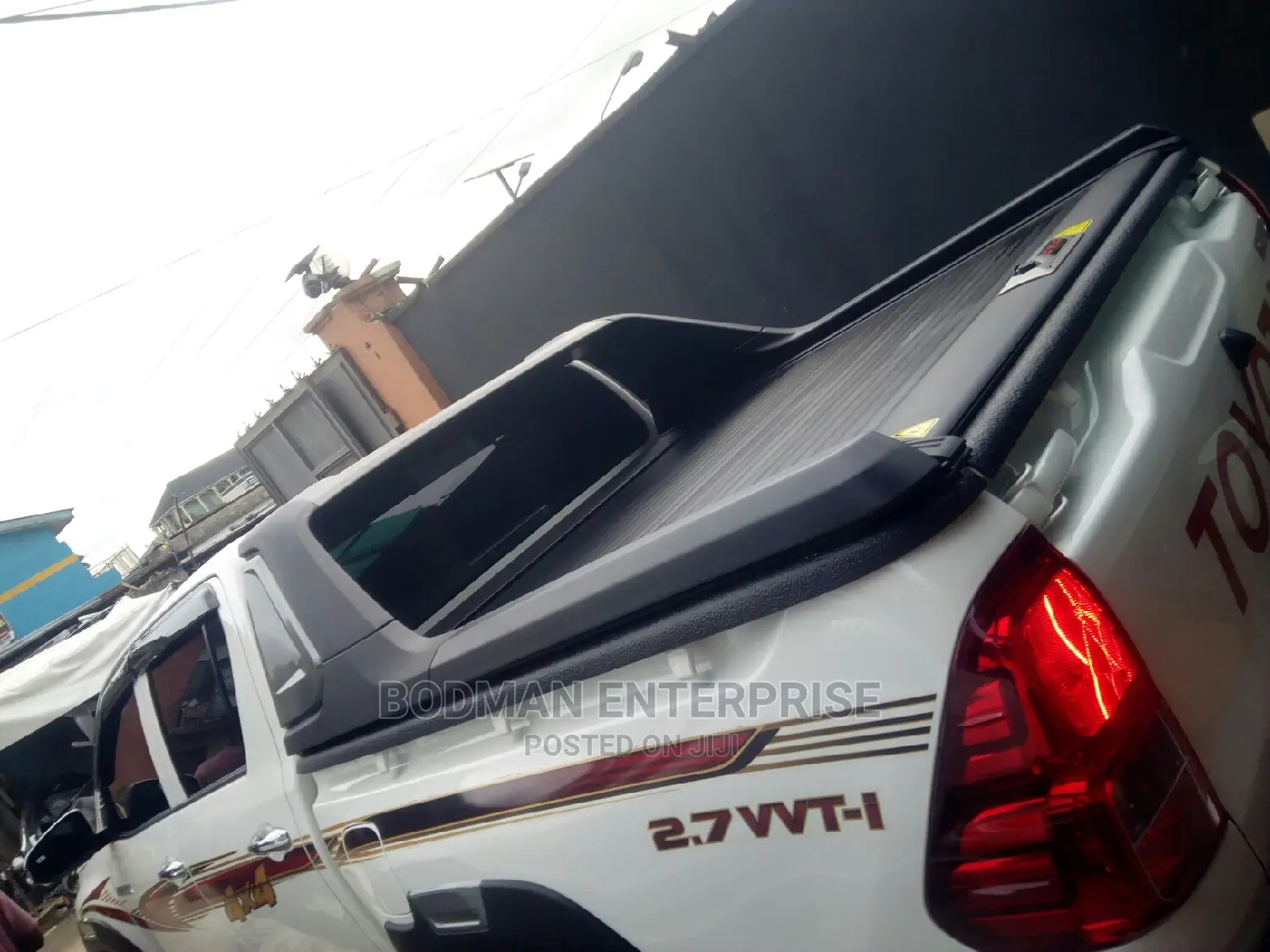 Hilux Boot Cover Rolling With Spoiler *=