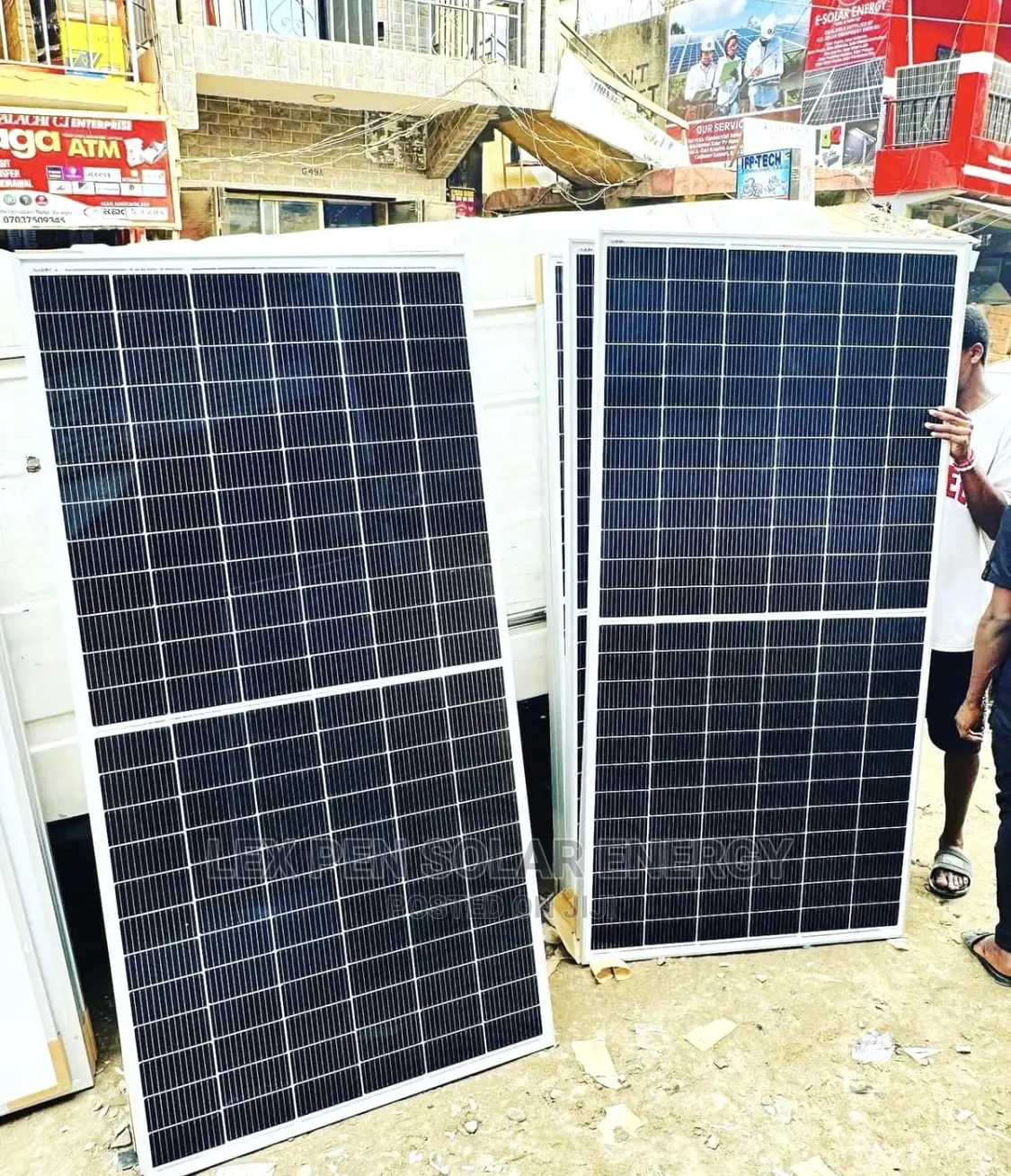 700watt Canadian Solar Panels With 35 Years Warranty