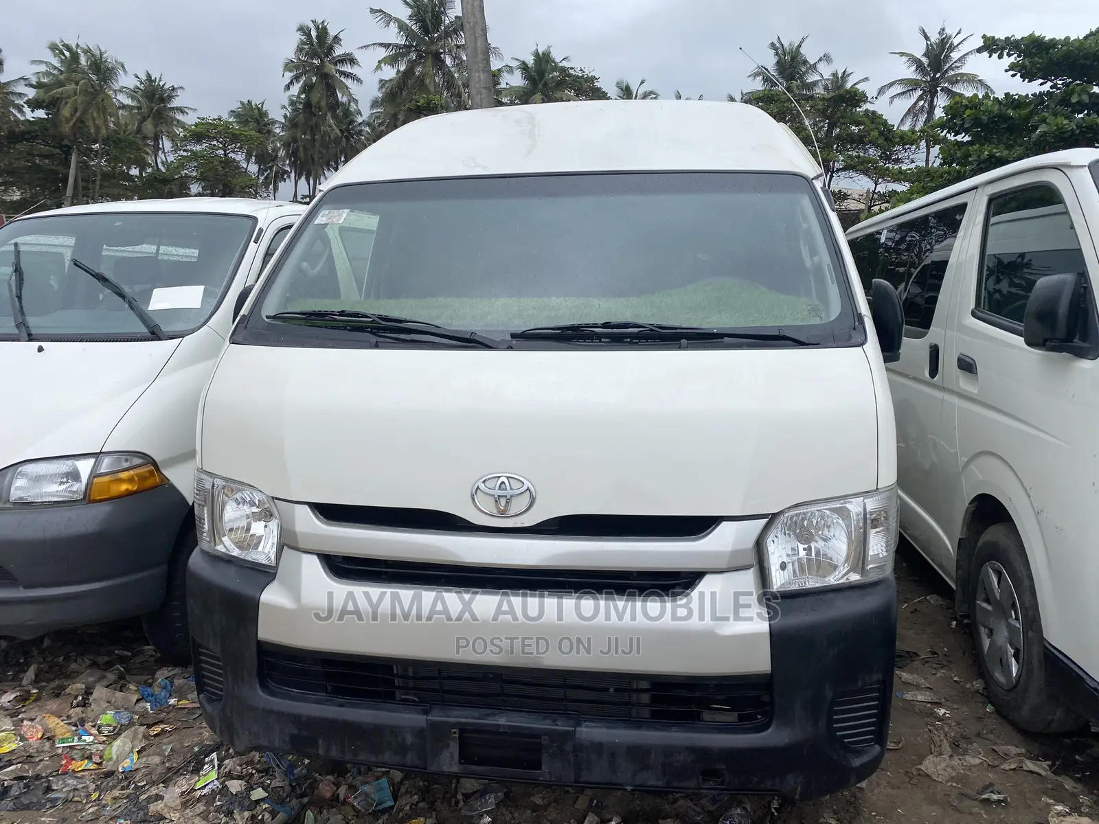 Toyota HiAce 2012 White