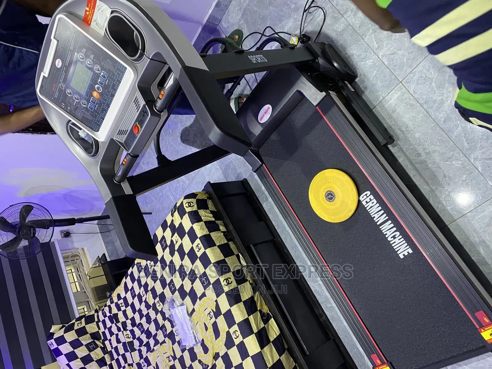 Inclined 2.5hp Threadmill With Massager