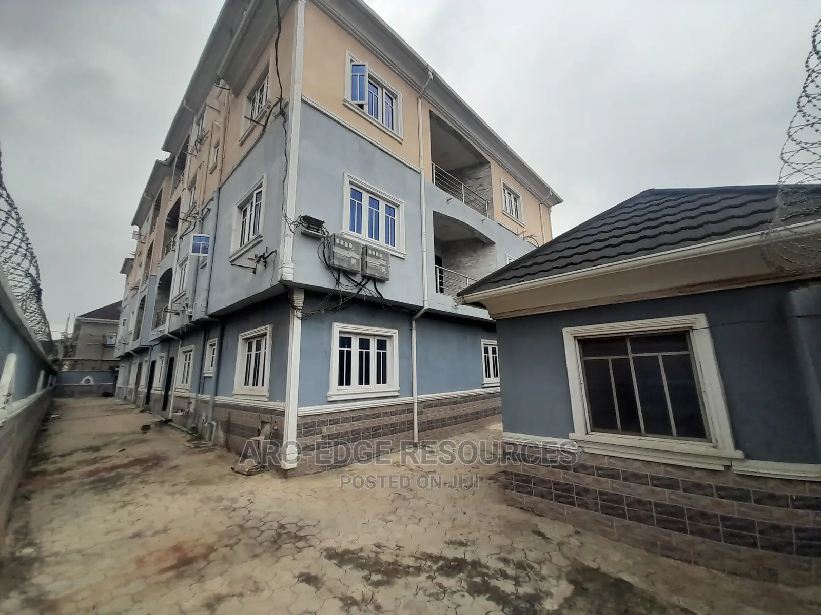 3bdrm Block of Flats in Ago Palace for sale