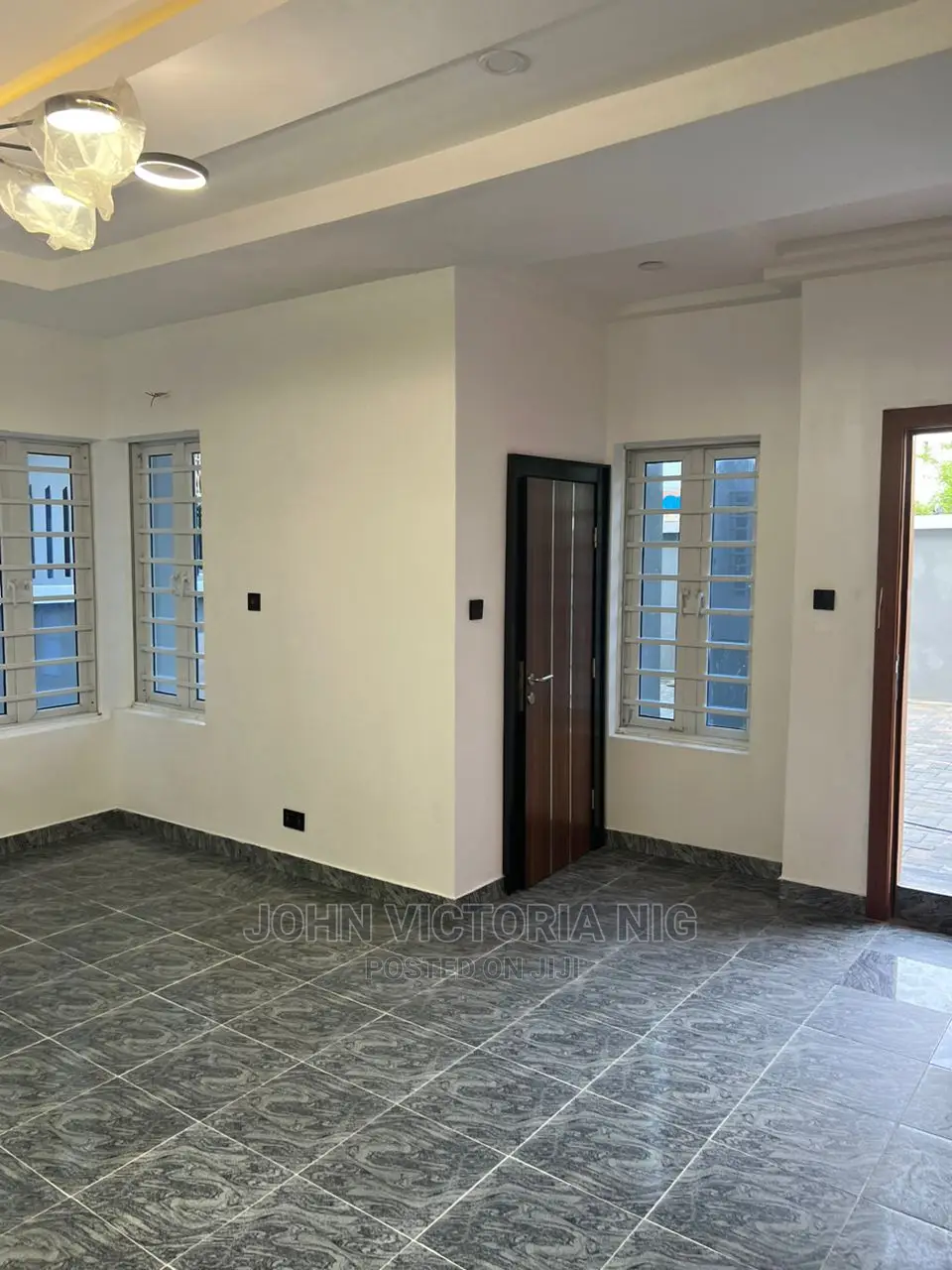5bdrm Duplex in Ilasan, Ikate for sale