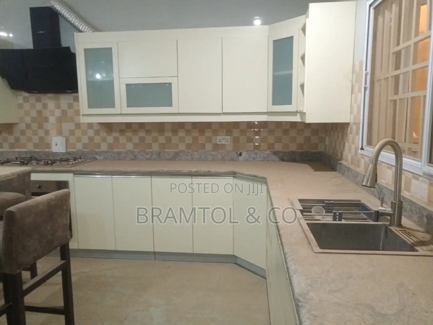 4bdrm Townhouse / Terrace in Guzape District for rent