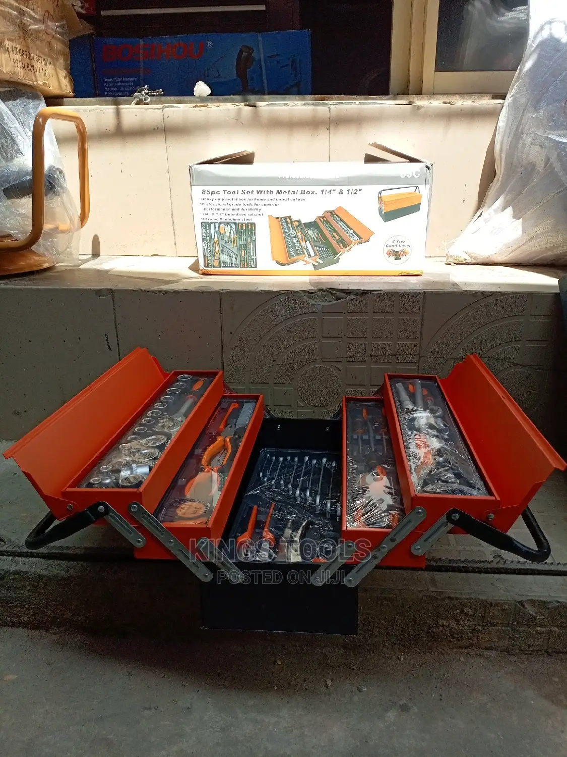 85pc Tool Set With Metal Box. 1/4" 1/2"