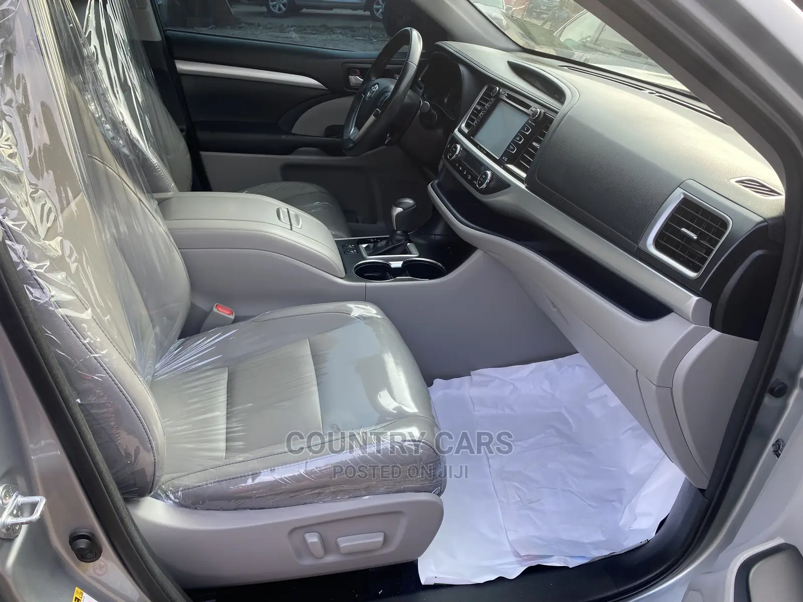 Toyota Highlander XLE 4x4 V6 (3.5L 6cyl 8A) 2018 Silver