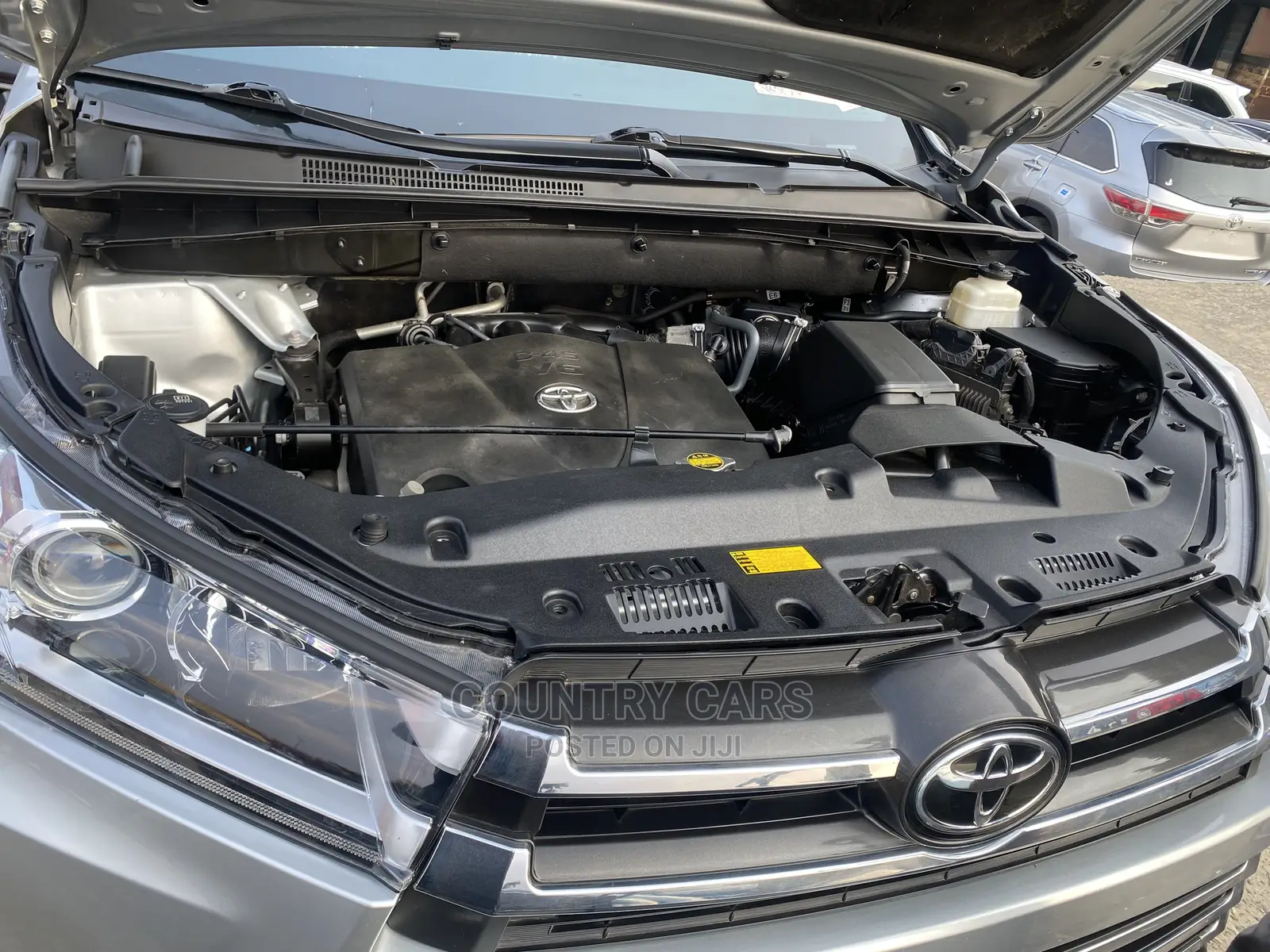 Toyota Highlander XLE 4x4 V6 (3.5L 6cyl 8A) 2018 Silver