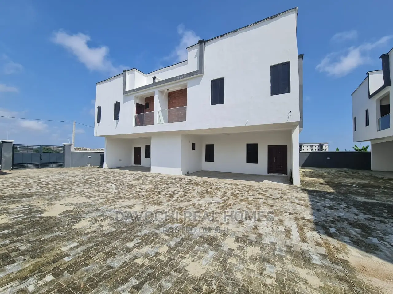 4bdrm Duplex in Abraham Adesanya, Lekki Phase 2 for sale