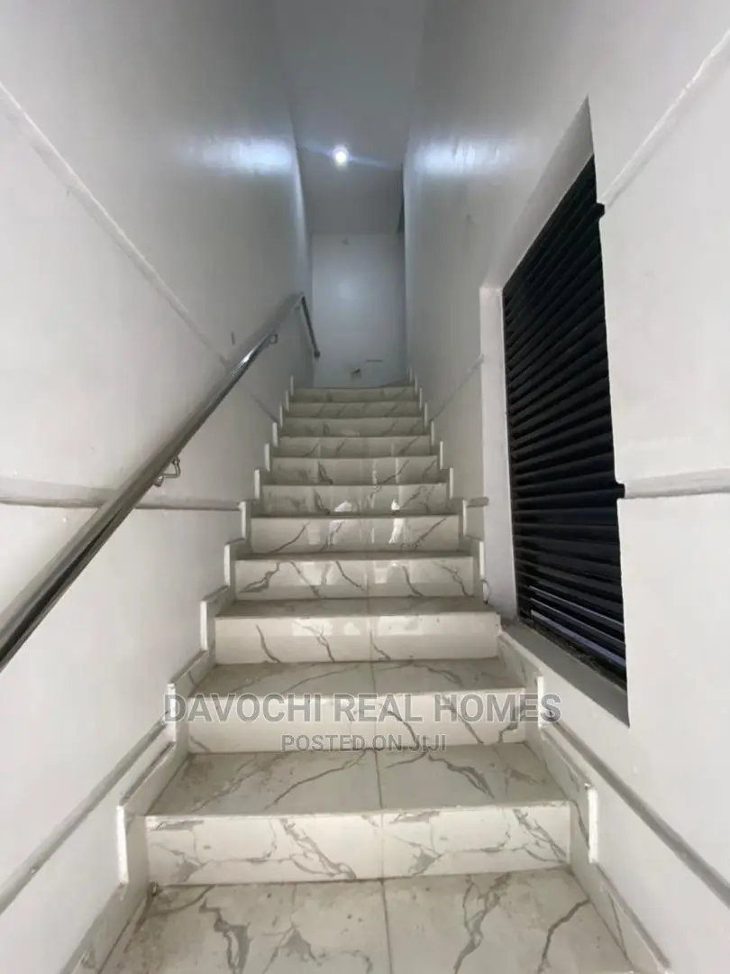 4bdrm Duplex in Chevron Drive, Lekki for sale