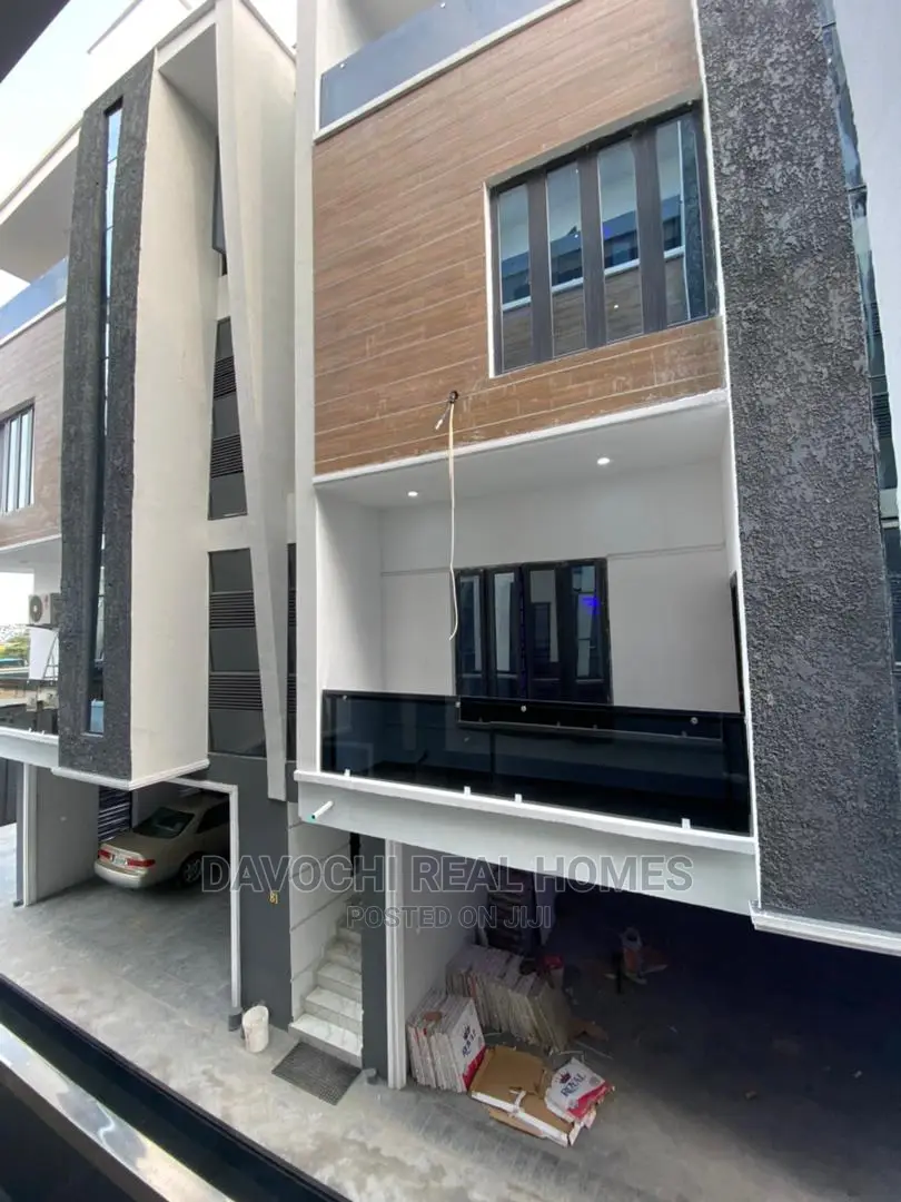 4bdrm Duplex in Chevron Drive, Lekki for sale