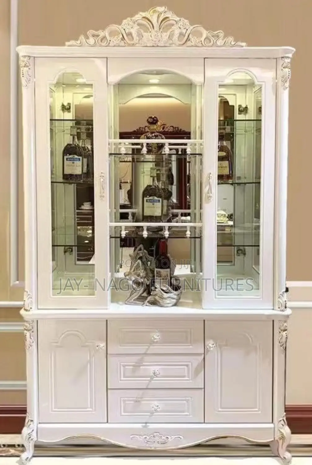 Classic Royal Wooden Wine Bar Design With Glass